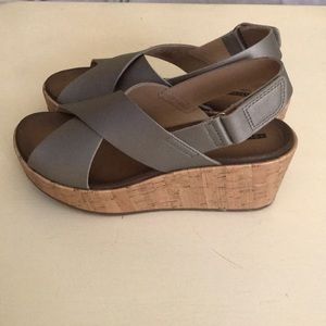Clarks soft cushion wedges